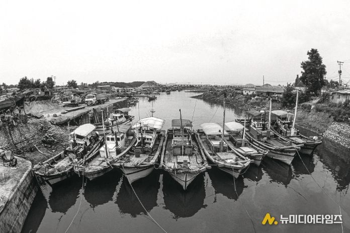 1993년도 안산시 사리포구 전경, 시화방조제 공사 직전의 어촌 풍경 모습