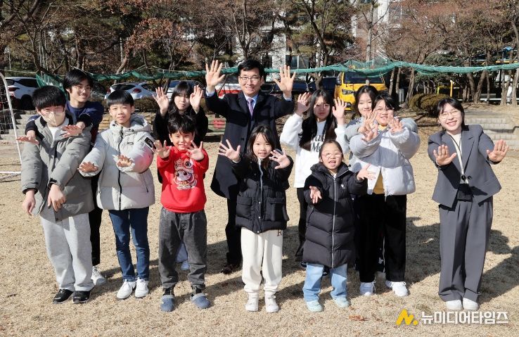 윤건영 충북교육감, 청주 봉명, 영운 지역아동센터 방문해 현장 목소리 청취(사진2)-봉명지역아동센터