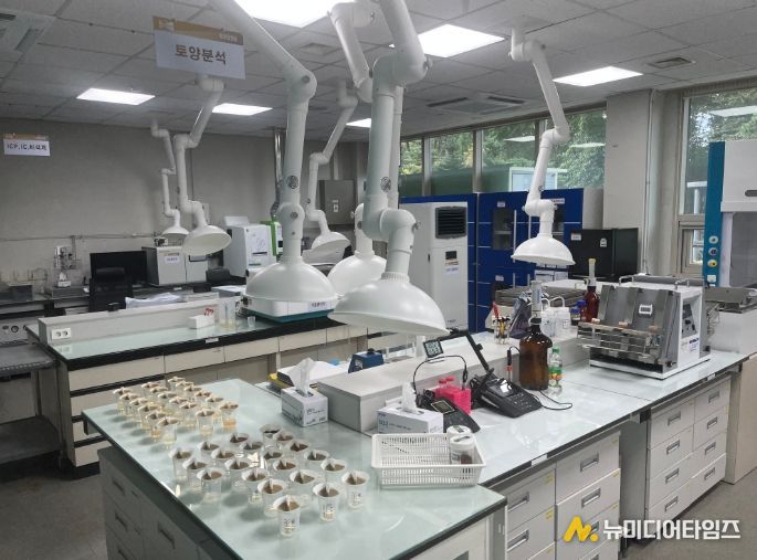 토양검정실 내부