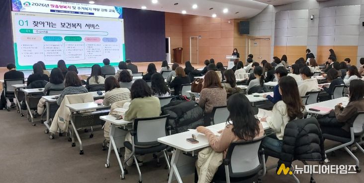 1. 천안시가 24일 ‘맞춤형 복지·주거복지 업무교육’을 진행하고 있다.