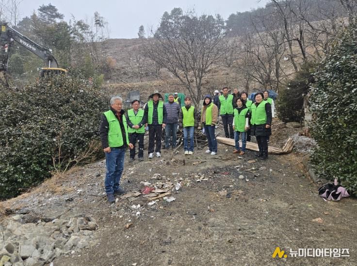 봉산면 지역사회보장협의체 화재 가구 현장 방문 사진