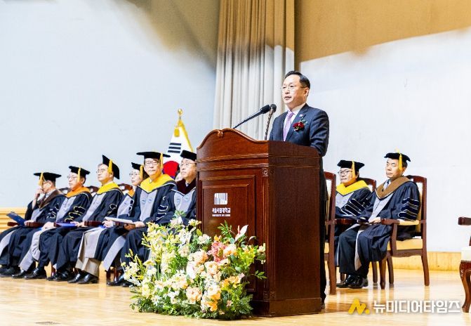 ‘2026년 서울시립대 학위수여식’ 참석한 이승복 부위원장