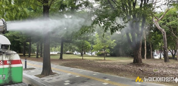 1. 천안시 감염병대응센터가 방역을 진행하고 있다.