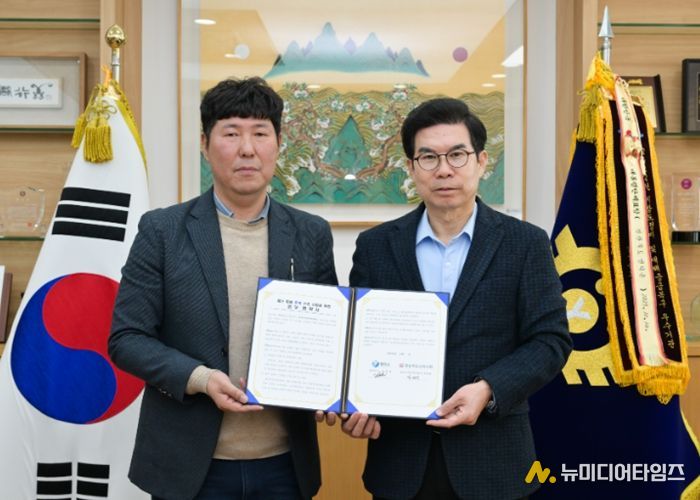 영덕군·영덕지역건축사회 재난 피해 주택 신축지원 업무 협약식.