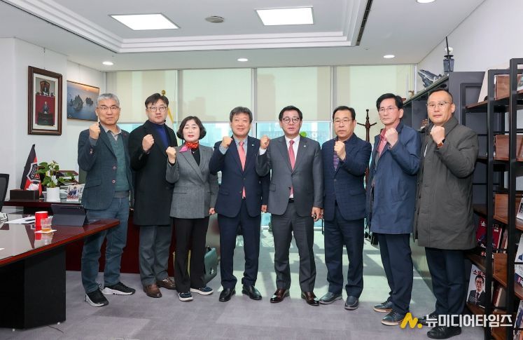 울릉군의회, 국회서울역서 도의원 선거구 존속 및 섬 지역 특례 지정 강력 촉구