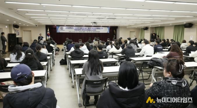 부천시는 지난달 27일 ‘제2기 체육꿈나무 장학생 장학증서 수여식’을 열었다.