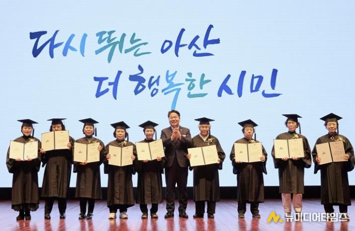 단체 기념 촬영 사진