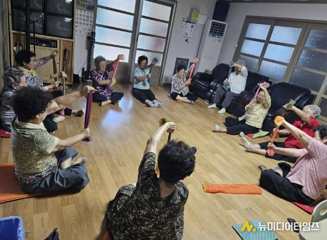 산청군보건의료원, 어르신 대상‘건강걷기 운동교실’ 운영