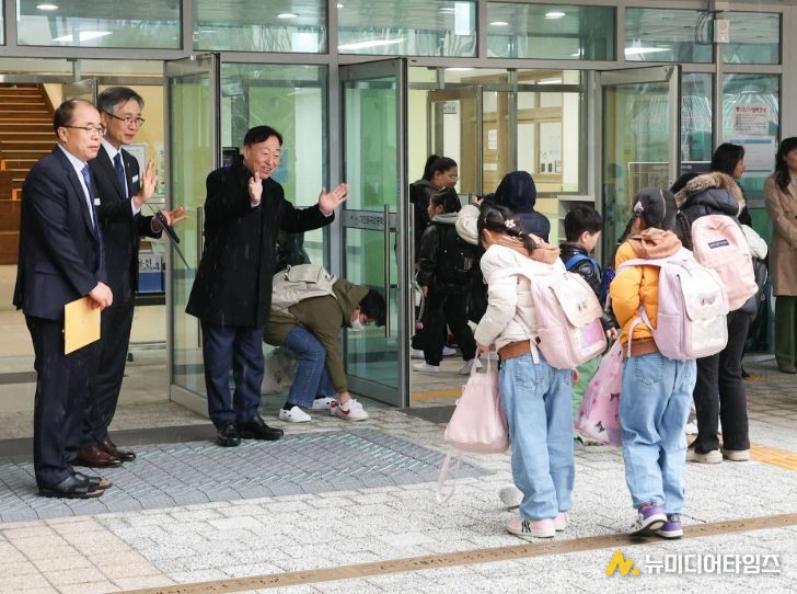 ‘미래교육’과 ‘맞춤형 돌봄’을 위한 신학기 학교 방문