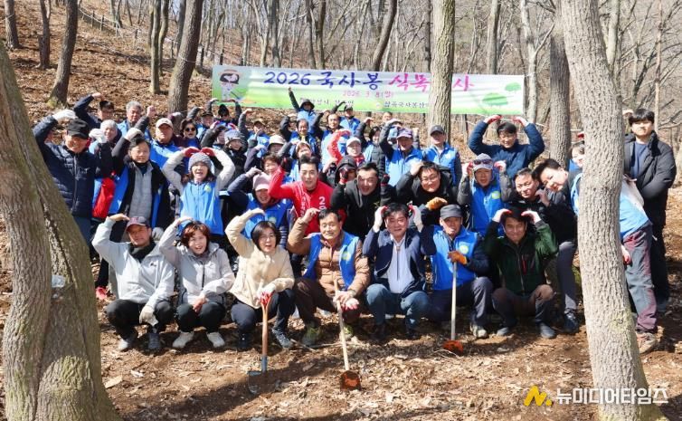 안성시 삼죽면 국사봉산악회, 국사봉 등산로 식목행사 실시