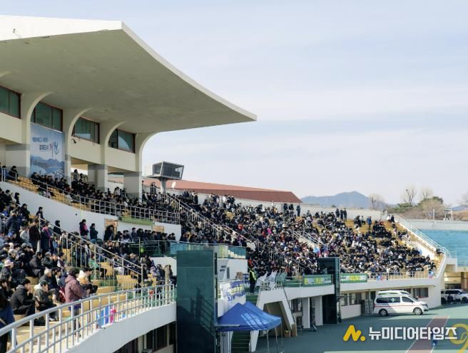 개막전 관중 사진