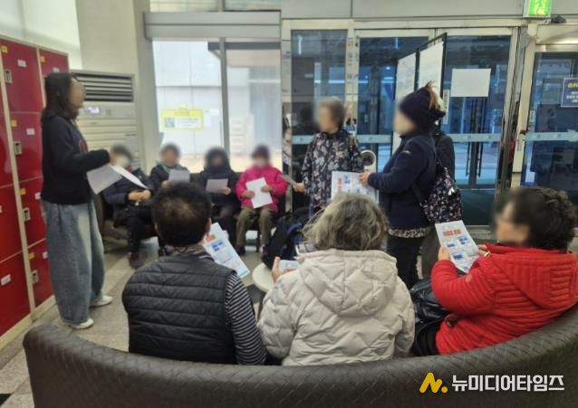 시흥도시공사, 국민체육센터 어르신 대상 ‘무인 단말기 이용’ 교육 실시