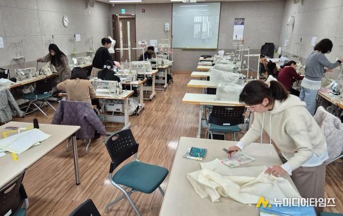 용산구 ‘여성교실’에 참여한 구민들 모습