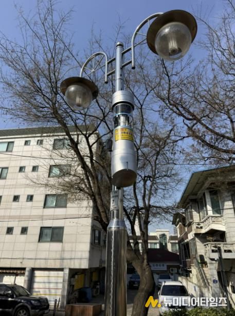 강남어린이공원에 설치된 해충유인퇴치기