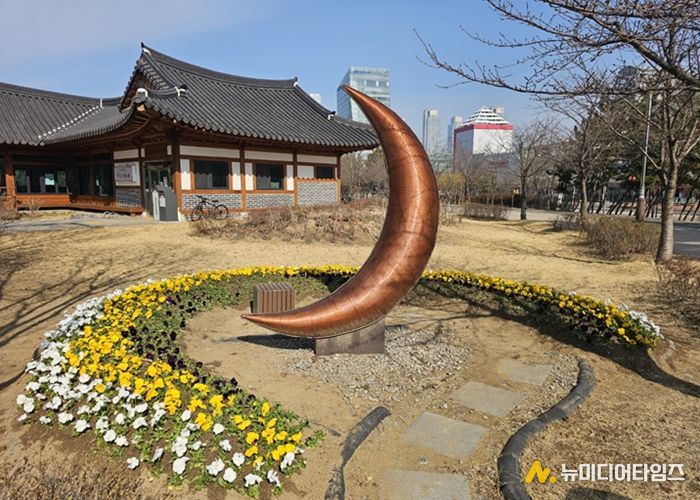 연수구시설안전관리공단, 봄꽃 식재로 공원녹지에 생기를 더하다