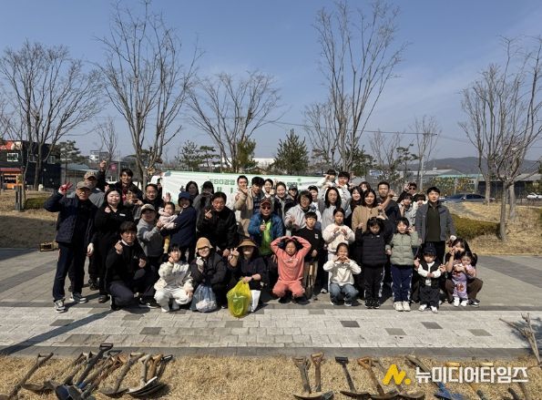 안성시시설관리공단 서안성체육센터, 시민 참여형 탄소중립 '내 나무 심기' 행사 개최