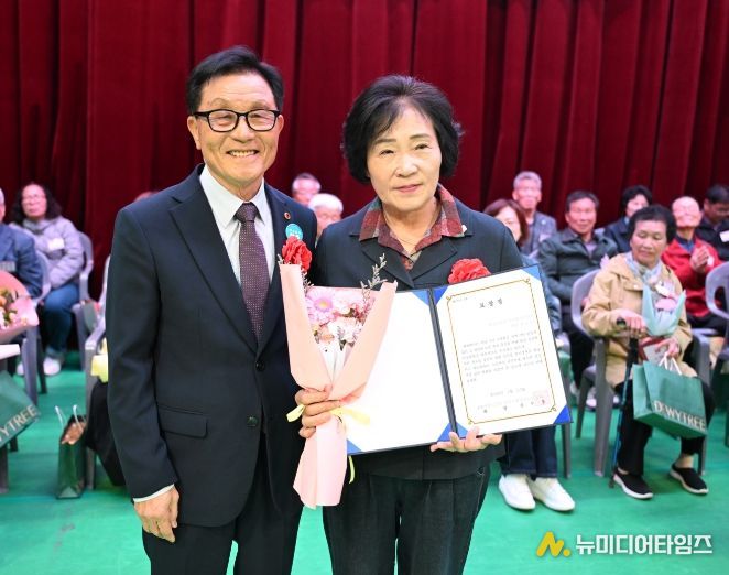 완주군의회 이순덕·성중기 의원, ‘2026 효도대상 시상식’서 표창 수상