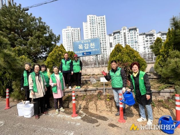 광명3동 새마을협의회·부녀회, ‘봄맞이 꽃심기’ 행사
