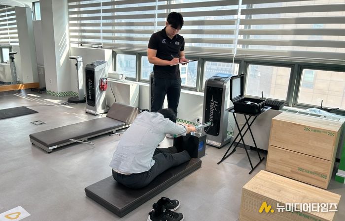 구로구보건소 10층 서울체력장 구로체력인증센터에서 체력측정이 진행되고 있다.