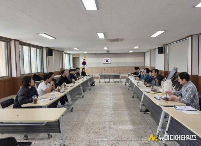 신양 임대형 스마트팜단지 관계자 업무 협의 모습