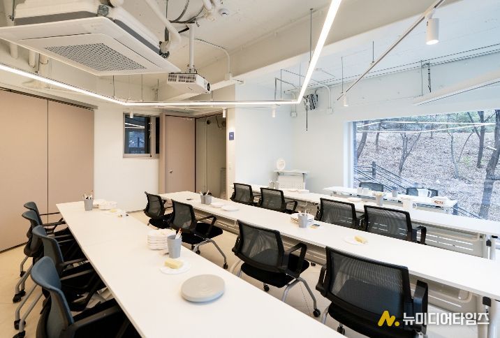 성북구, 폐경로당의 아름다운 변신... 커피향과 도자기 온기가 흐르는 성북 행복더함 개소