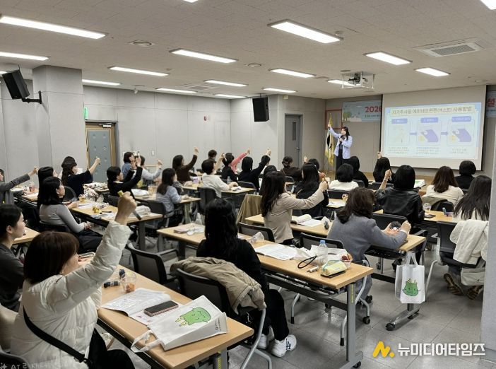 수지구보건소에서 열린 안심학교 설명회 모습
