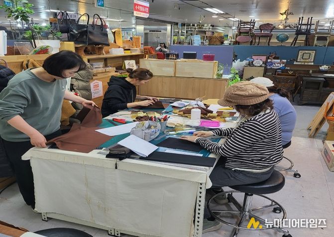 우리동네 학습공간 프로그램에 참여인 과천시민들 모습