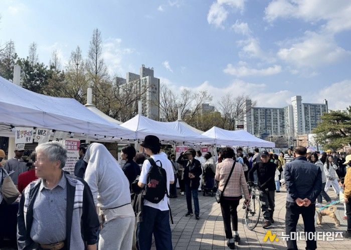 장자호수공원 사회적경제 반짝가게를 찾은 시민