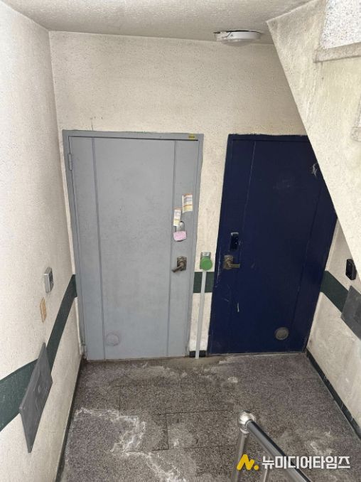 용인특례시 공동주택에 침수 감지 알람 장치를 설치한 모습