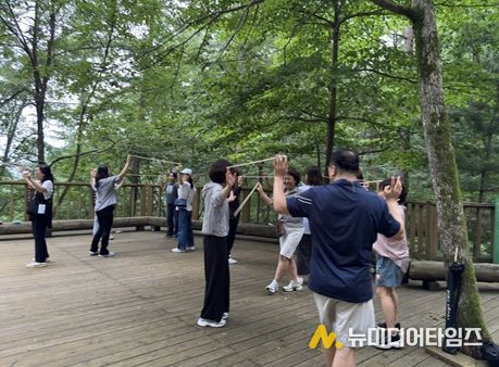 심리회복 캠프 참여자의 야외 산림치유 프로그램(리듬케어) 활동