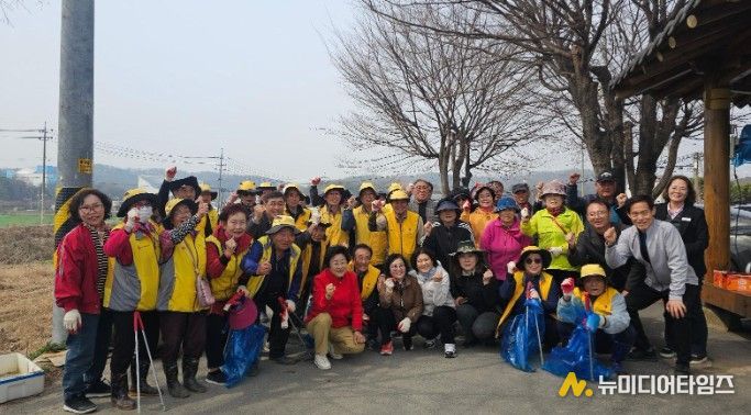 이천시 호법면 환경봉사단, 새봄맞이 국토대청소 실시
