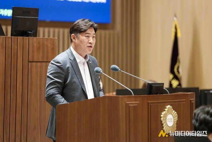 김동은 수원특례시의회 의원이 제400회 임시회 제2차 본회의에서 5분 자유발언을 하고 있다.