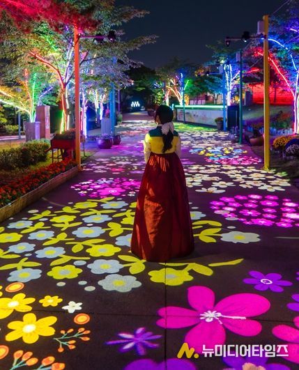 김해가야테마파크 야간개장 모습