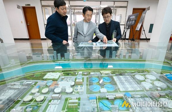 의정부시는 4월 9일 장암 공공하수처리시설 부지를 찾아 ‘공공하수처리시설 현대화사업’의 추진 방향과 상부 공간 활용 구상을 점검했다.