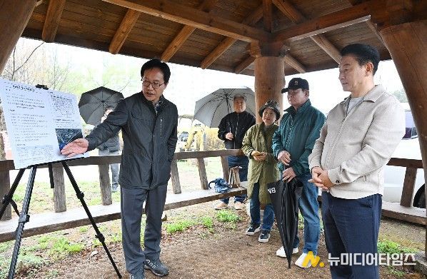 의정부시는 4월 10일 부용터널 및 장암 파크골프장 일대를 방문해 조성 현황과 보행환경 개선 사항을 점검하고 있다.