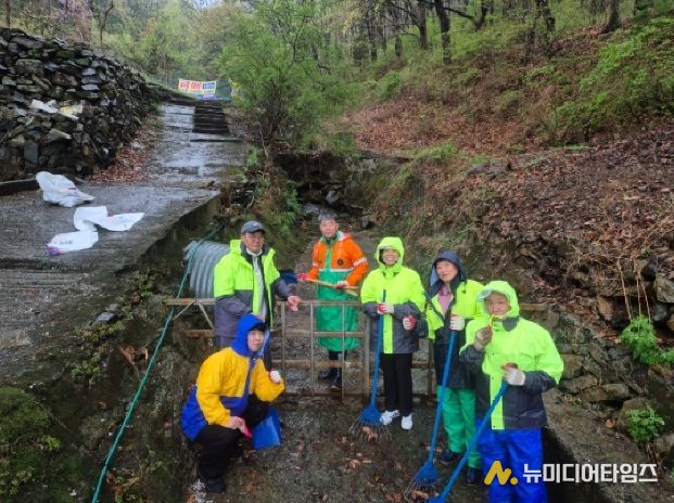 부산 북구 만덕2동 호우 대비 토사유실 방지망 환경정비 실시