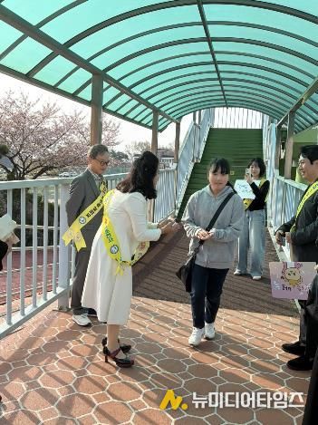 당진교육지원청, 시청·경찰서 등 유관기관 합동 교통안전·생명존중 캠페인 전개