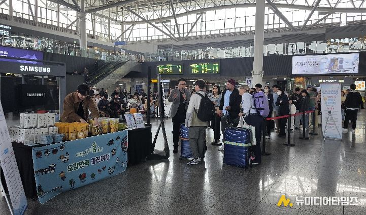 동해선 KTX 개통 100일 맞아 부산역 관광 홍보