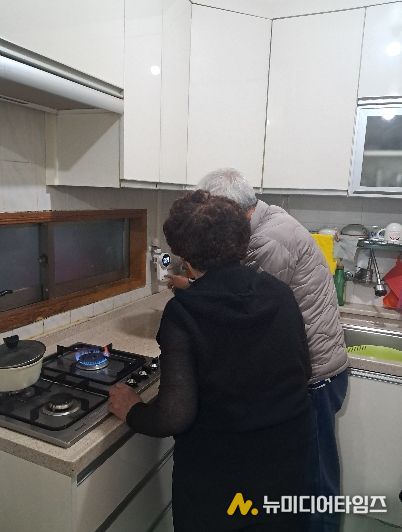 동구 마을지기사무소, 화재취약계층 80가구에 스마트 가스차단기 설치 지원