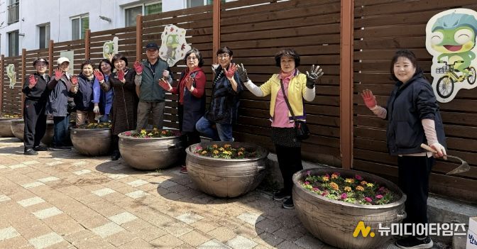 수원시 영통구 매탄1동, 주민과 함께하는 초화 식재 실시