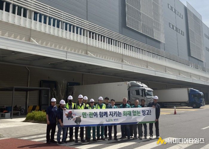 수동면 운수리 오뚜기·빙그레 물류센터 현장 사진 (도시국장, 건축관리과장, 건축물 관계자 등)