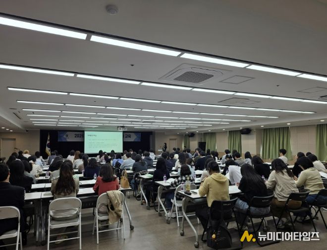 공공기록물 및 정보공개 교육 진행 모습