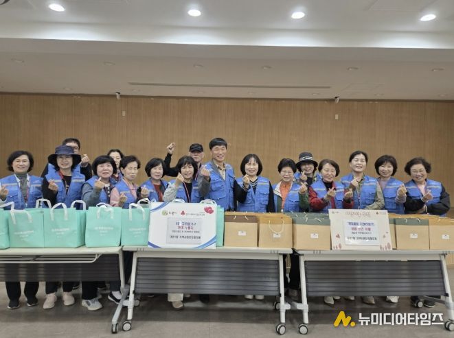 의왕시 내손1동 지역사회보장협의체, 저소득 취약계층 40가구에 시원한 여름 선물 전달