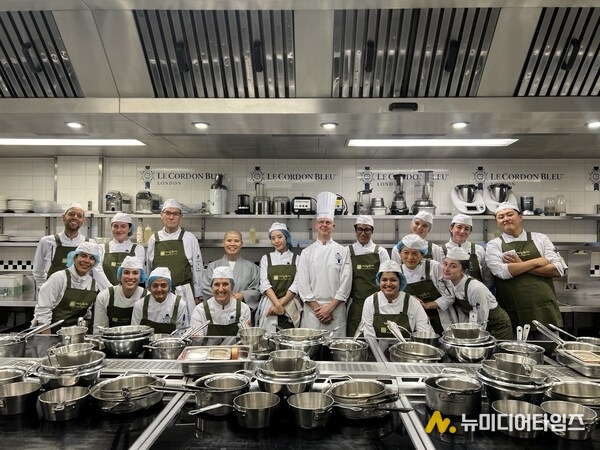 Venerable Yeogeo gave a lecture at the Le Cordon Bleu London Campus