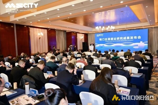 Photo shows a scene of the Shuomen Ancient Port Site Research Results Press Conference held in Wenzhou City of Zhejiang Province, east China.